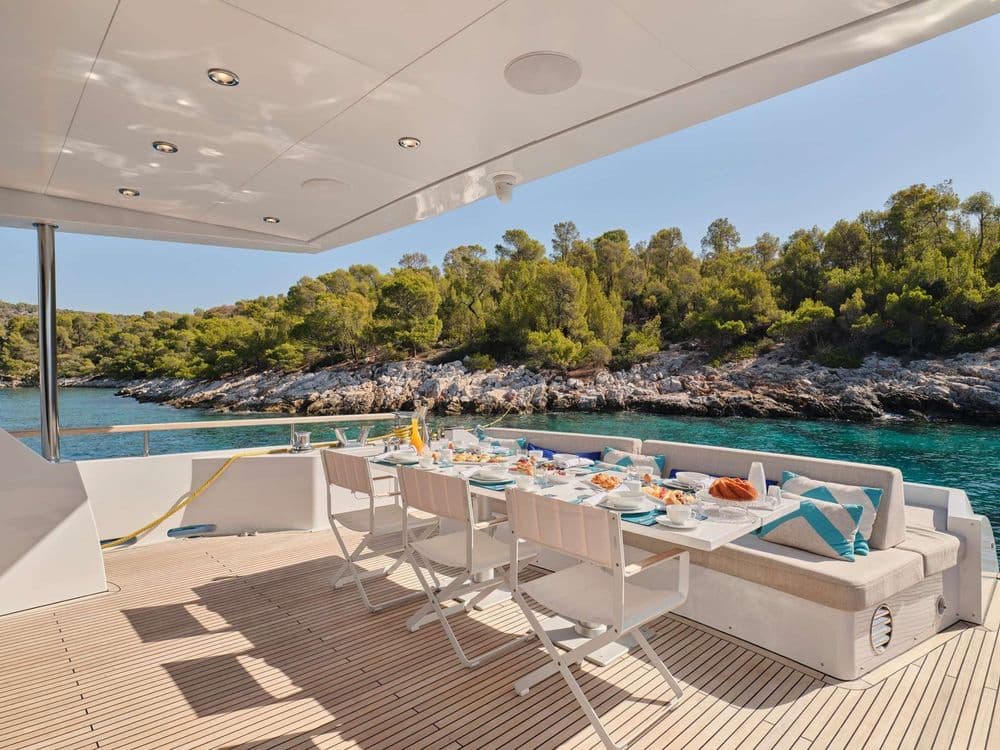hakuna matata crewed greece dining deck